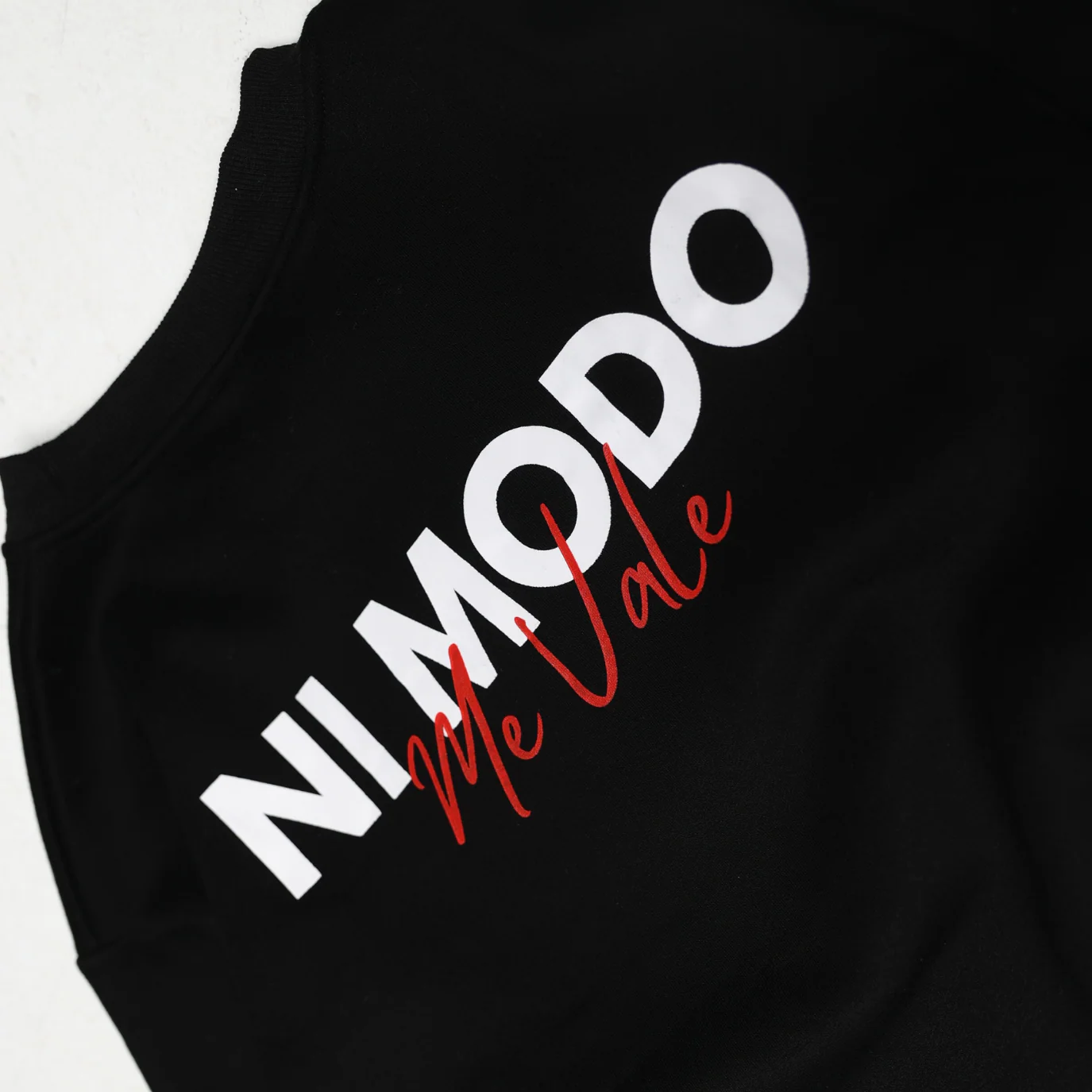 Me Vale Crewneck - Black - Image 3